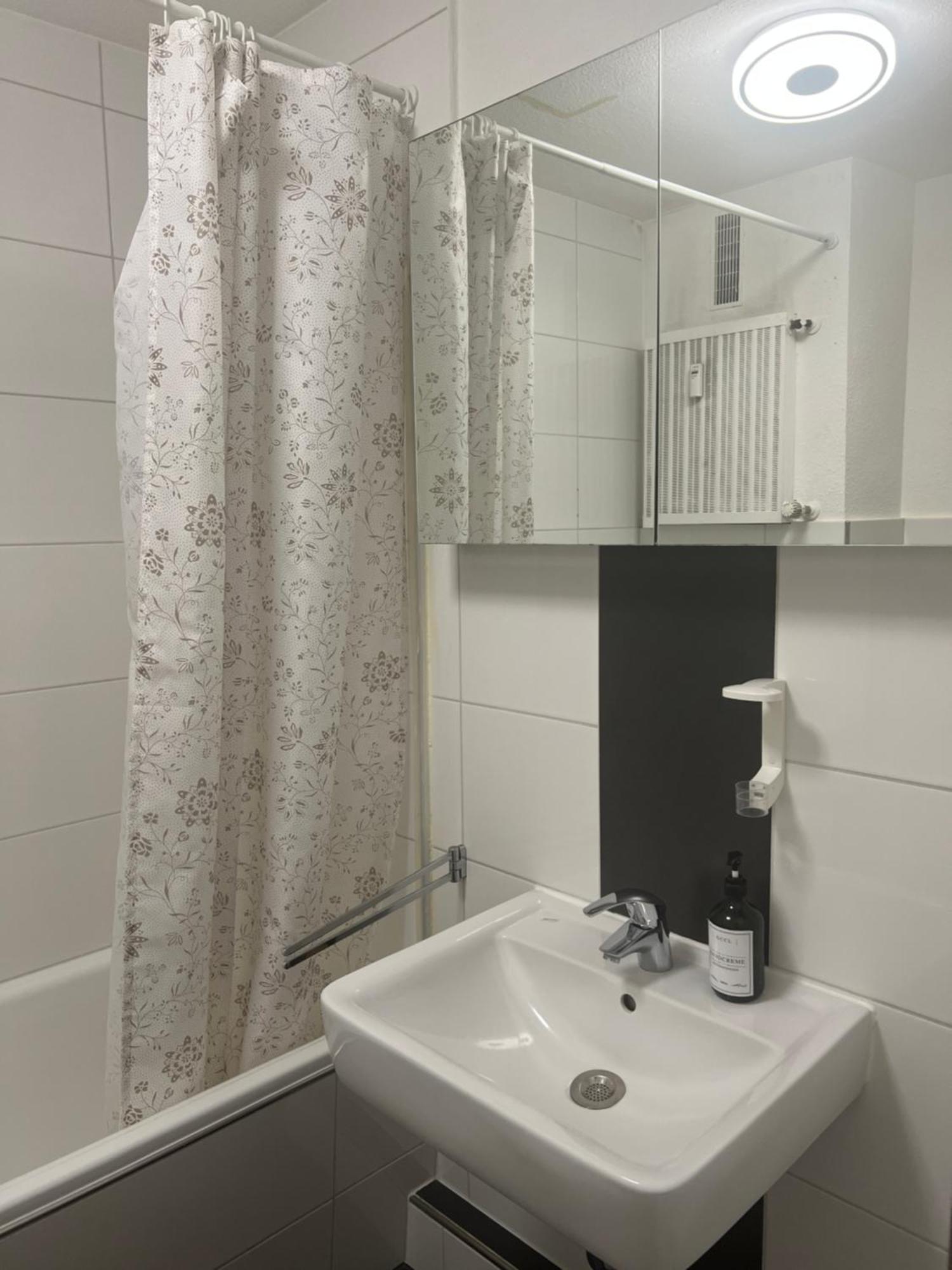 Tmj Apartment 1 Düsseldorf Esterno foto